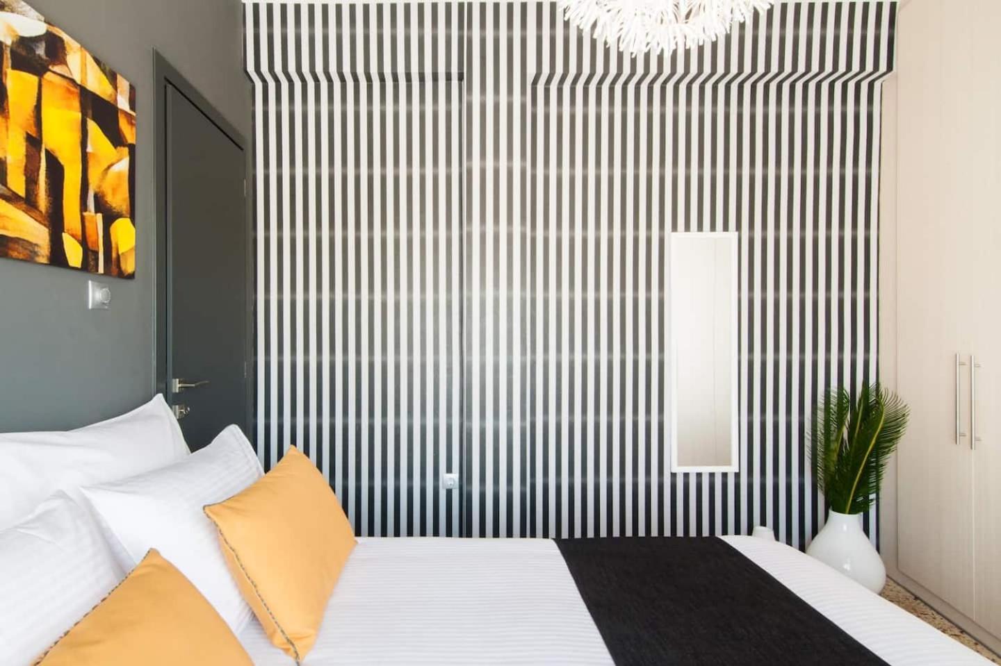 Ma Maison Nο 1, Penthouse, Acropolis And Lycabettus View, Ultra High Speed Internet 300 Mbps, 15' To Acropolis By Metro, 1' From Metro Station Athena Bagian luar foto