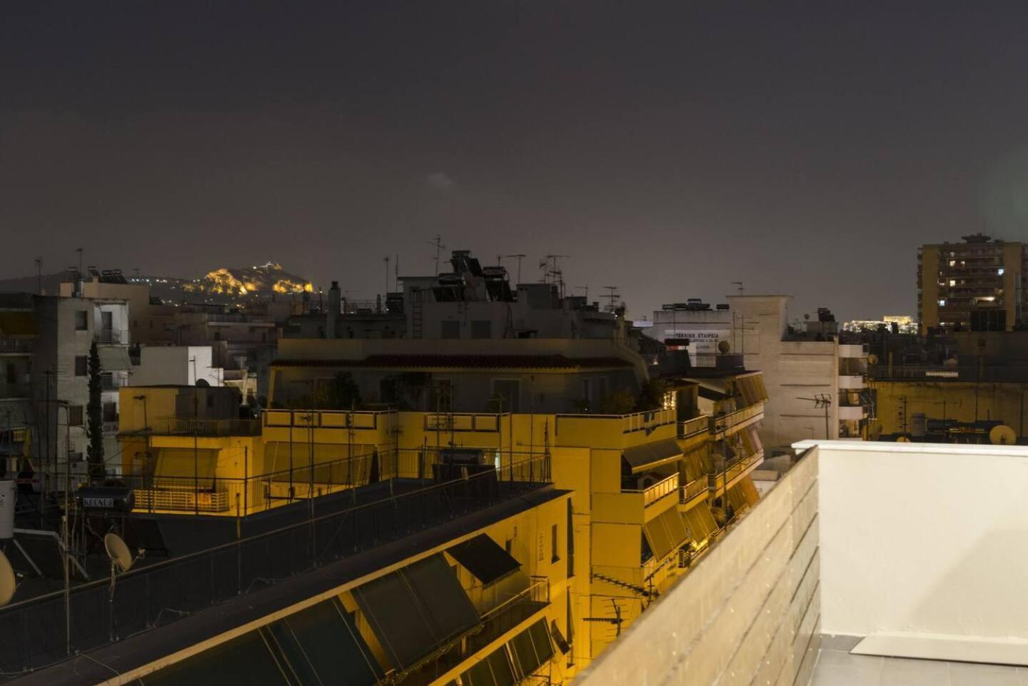 Ma Maison Nο 1, Penthouse, Acropolis And Lycabettus View, Ultra High Speed Internet 300 Mbps, 15' To Acropolis By Metro, 1' From Metro Station Athena Bagian luar foto