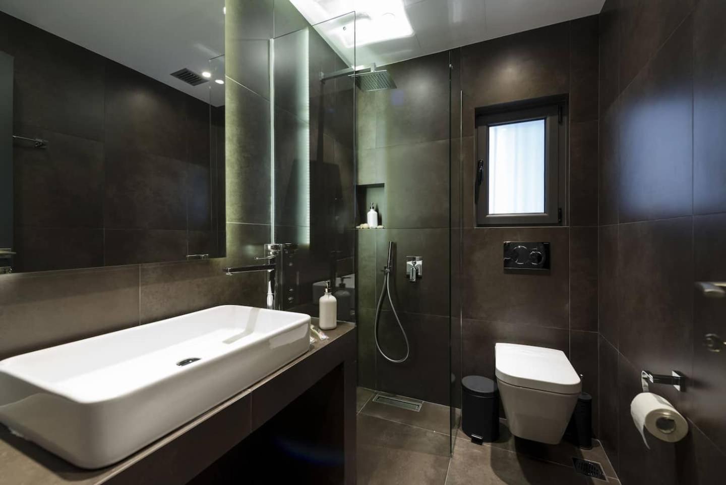Ma Maison Nο 1, Penthouse, Acropolis And Lycabettus View, Ultra High Speed Internet 300 Mbps, 15' To Acropolis By Metro, 1' From Metro Station Athena Bagian luar foto