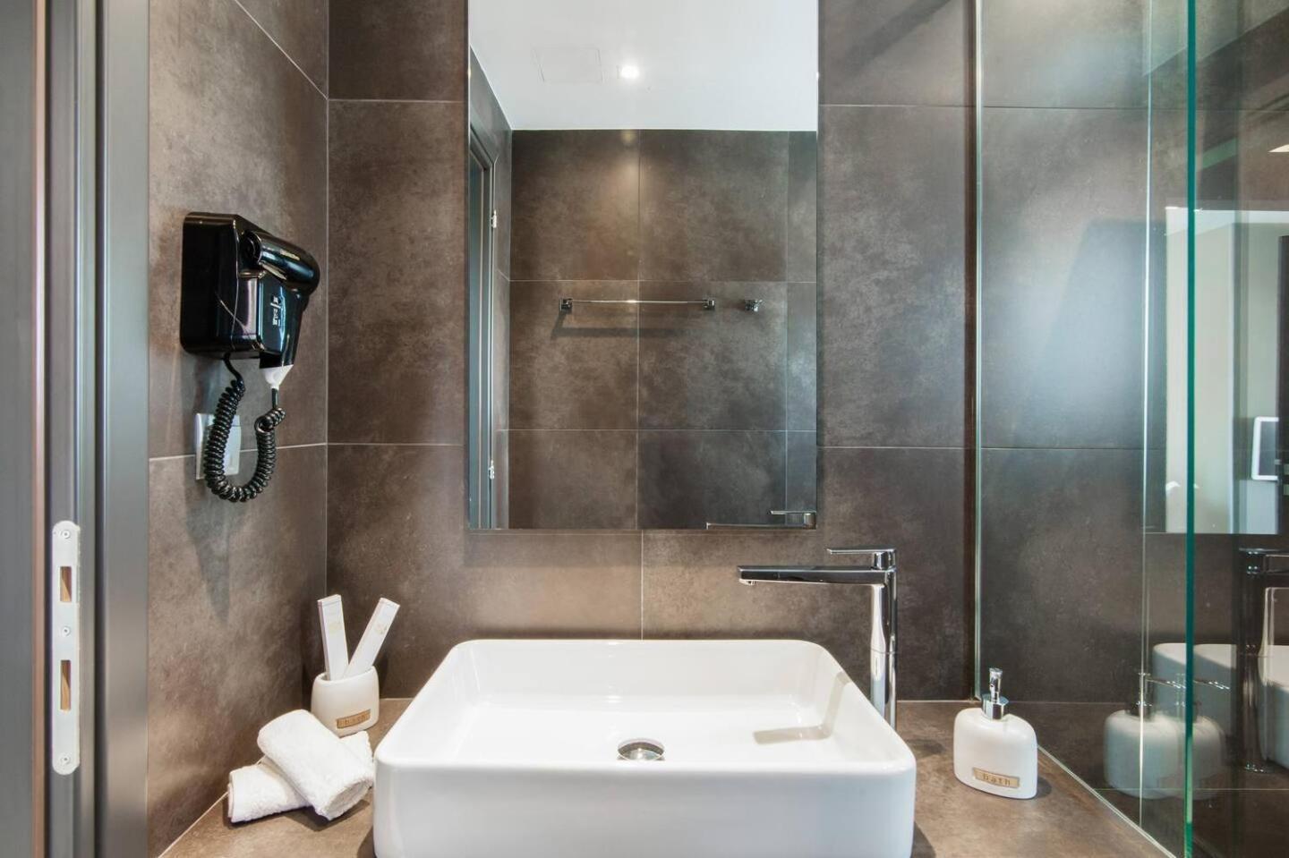 Ma Maison Nο 1, Penthouse, Acropolis And Lycabettus View, Ultra High Speed Internet 300 Mbps, 15' To Acropolis By Metro, 1' From Metro Station Athena Bagian luar foto